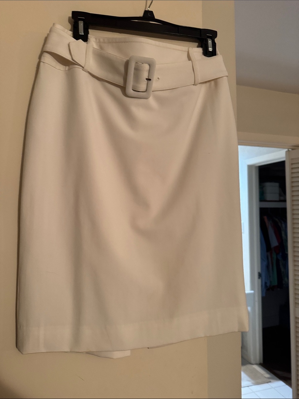 WHITE HOUSE-BLACK MARKET White Belted Pencil Skirt size 6